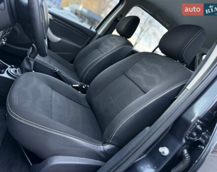 Серый Дачия Sandero StepWay, объемом двигателя 1.6 л и пробегом 141 тыс. км за 6200 $, фото 45 на Automoto.ua