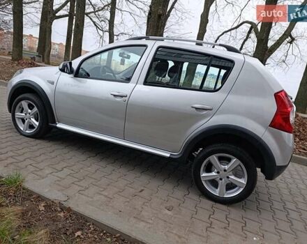 Серый Дачия Sandero StepWay, объемом двигателя 1.6 л и пробегом 132 тыс. км за 7300 $, фото 2 на Automoto.ua
