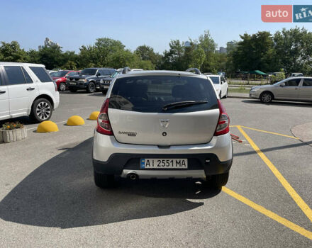 Серый Дачия Sandero StepWay, объемом двигателя 1.6 л и пробегом 195 тыс. км за 7200 $, фото 4 на Automoto.ua