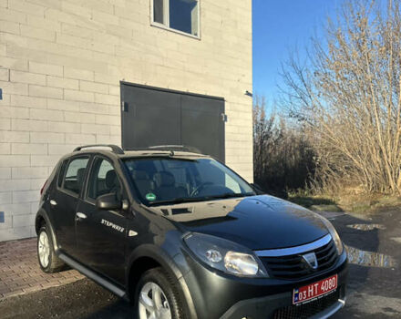 Серый Дачия Sandero StepWay, объемом двигателя 1.6 л и пробегом 180 тыс. км за 6699 $, фото 2 на Automoto.ua