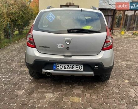 Серый Дачия Sandero StepWay, объемом двигателя 1.6 л и пробегом 182 тыс. км за 6000 $, фото 2 на Automoto.ua