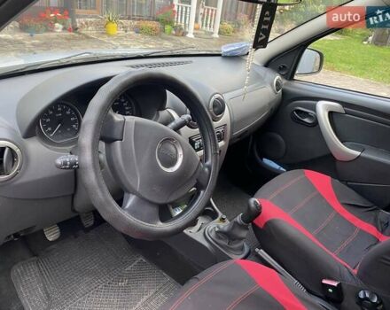 Серый Дачия Sandero StepWay, объемом двигателя 1.6 л и пробегом 182 тыс. км за 6000 $, фото 5 на Automoto.ua