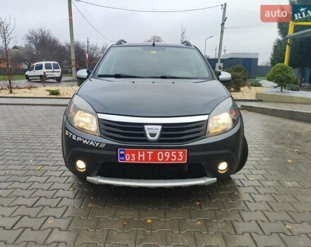 Серый Дачия Sandero StepWay, объемом двигателя 1.6 л и пробегом 133 тыс. км за 6800 $, фото 1 на Automoto.ua
