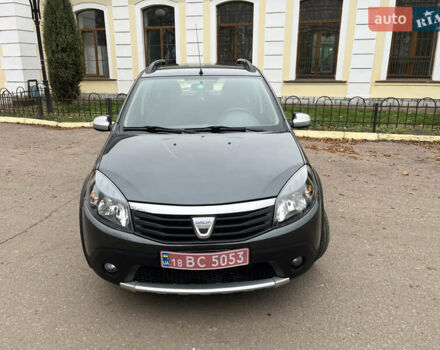 Серый Дачия Sandero StepWay, объемом двигателя 1.6 л и пробегом 60 тыс. км за 6999 $, фото 2 на Automoto.ua