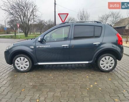 Серый Дачия Sandero StepWay, объемом двигателя 1.6 л и пробегом 133 тыс. км за 6800 $, фото 4 на Automoto.ua