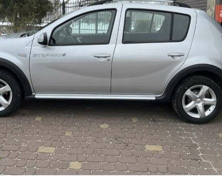Серый Дачия Sandero StepWay, объемом двигателя 1.6 л и пробегом 183 тыс. км за 5800 $, фото 1 на Automoto.ua