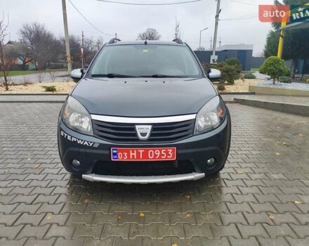 Серый Дачия Sandero StepWay, объемом двигателя 1.6 л и пробегом 133 тыс. км за 6800 $, фото 2 на Automoto.ua