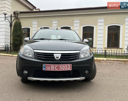 Серый Дачия Sandero StepWay, объемом двигателя 1.6 л и пробегом 60 тыс. км за 6999 $, фото 3 на Automoto.ua