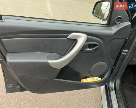 Серый Дачия Sandero StepWay, объемом двигателя 1.6 л и пробегом 60 тыс. км за 6999 $, фото 103 на Automoto.ua