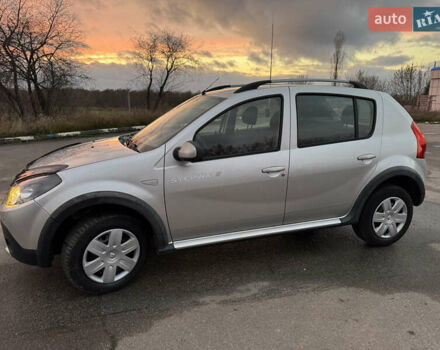 Серый Дачия Sandero StepWay, объемом двигателя 1.6 л и пробегом 202 тыс. км за 6999 $, фото 2 на Automoto.ua