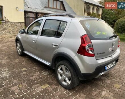 Серый Дачия Sandero StepWay, объемом двигателя 1.6 л и пробегом 182 тыс. км за 6000 $, фото 3 на Automoto.ua