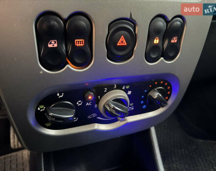 Серый Дачия Sandero StepWay, объемом двигателя 1.6 л и пробегом 202 тыс. км за 6999 $, фото 16 на Automoto.ua