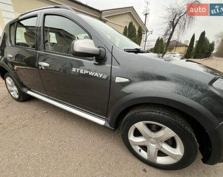 Серый Дачия Sandero StepWay, объемом двигателя 1.6 л и пробегом 60 тыс. км за 6999 $, фото 137 на Automoto.ua