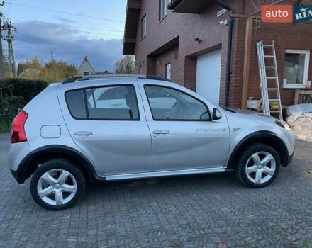 Дачия Sandero StepWay 2011 в Луцке на Automoto.ua Серый Дачия Sandero StepWay, объемом двигателя 1.6 л и пробегом 166 тыс. км за 6299 $, фото 1 на Automoto.ua