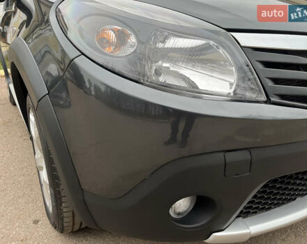 Серый Дачия Sandero StepWay, объемом двигателя 1.6 л и пробегом 60 тыс. км за 6999 $, фото 134 на Automoto.ua