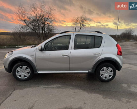 Серый Дачия Sandero StepWay, объемом двигателя 1.6 л и пробегом 202 тыс. км за 6999 $, фото 3 на Automoto.ua