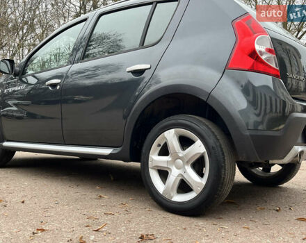 Серый Дачия Sandero StepWay, объемом двигателя 1.6 л и пробегом 60 тыс. км за 6999 $, фото 168 на Automoto.ua