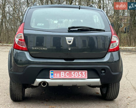 Серый Дачия Sandero StepWay, объемом двигателя 1.6 л и пробегом 60 тыс. км за 6999 $, фото 171 на Automoto.ua