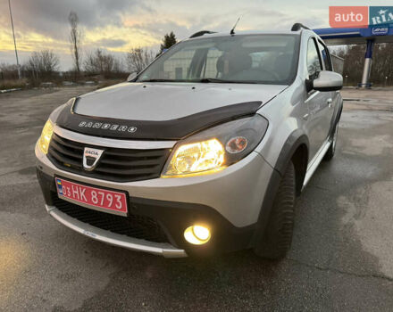 Серый Дачия Sandero StepWay, объемом двигателя 1.6 л и пробегом 202 тыс. км за 6999 $, фото 1 на Automoto.ua