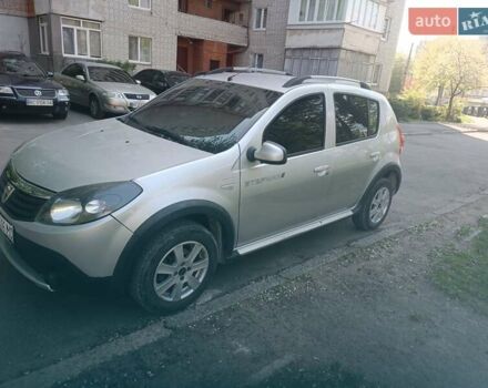 Серый Дачия Sandero StepWay, объемом двигателя 1.6 л и пробегом 237 тыс. км за 5800 $, фото 1 на Automoto.ua