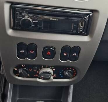 Серый Дачия Sandero StepWay, объемом двигателя 1.6 л и пробегом 128 тыс. км за 7300 $, фото 12 на Automoto.ua