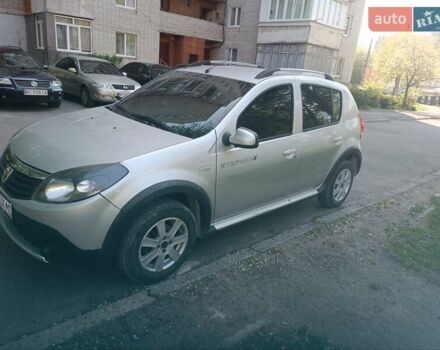 Серый Дачия Sandero StepWay, объемом двигателя 1.6 л и пробегом 237 тыс. км за 5800 $, фото 2 на Automoto.ua