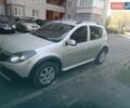 Серый Дачия Sandero StepWay, объемом двигателя 1.6 л и пробегом 237 тыс. км за 5800 $, фото 2 на Automoto.ua