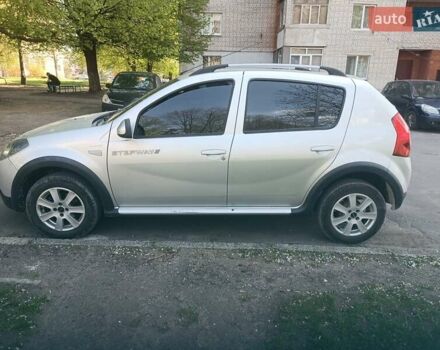 Серый Дачия Sandero StepWay, объемом двигателя 1.6 л и пробегом 237 тыс. км за 5800 $, фото 5 на Automoto.ua