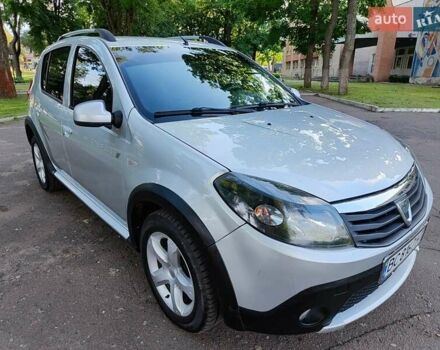 Серый Дачия Sandero StepWay, объемом двигателя 1.5 л и пробегом 190 тыс. км за 7300 $, фото 2 на Automoto.ua