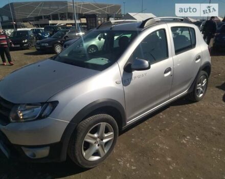 Серый Дачия Sandero StepWay, объемом двигателя 0.9 л и пробегом 84 тыс. км за 6950 $, фото 2 на Automoto.ua