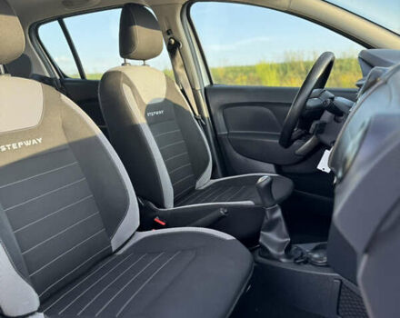 Серый Дачия Sandero StepWay, объемом двигателя 1.5 л и пробегом 130 тыс. км за 9600 $, фото 8 на Automoto.ua