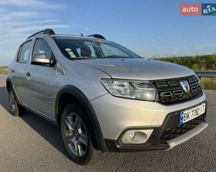 Серый Дачия Sandero StepWay, объемом двигателя 1.5 л и пробегом 130 тыс. км за 9600 $, фото 23 на Automoto.ua