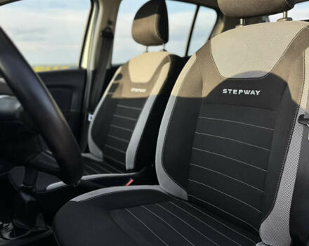 Серый Дачия Sandero StepWay, объемом двигателя 1.5 л и пробегом 130 тыс. км за 9600 $, фото 4 на Automoto.ua