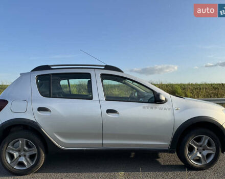 Серый Дачия Sandero StepWay, объемом двигателя 1.5 л и пробегом 130 тыс. км за 9600 $, фото 1 на Automoto.ua