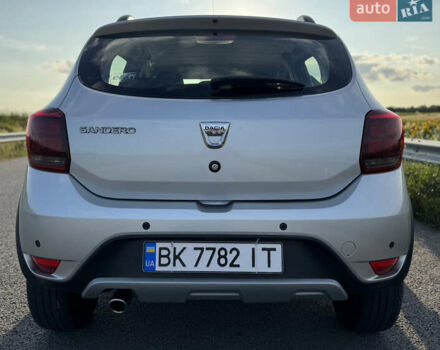Серый Дачия Sandero StepWay, объемом двигателя 1.5 л и пробегом 130 тыс. км за 9600 $, фото 20 на Automoto.ua