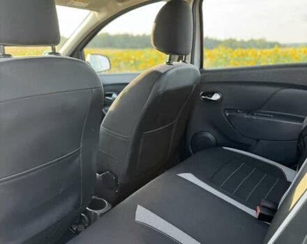 Серый Дачия Sandero StepWay, объемом двигателя 1.5 л и пробегом 130 тыс. км за 9600 $, фото 6 на Automoto.ua