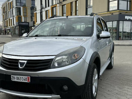 Серый Дачия Sandero StepWay, объемом двигателя 1.6 л и пробегом 175 тыс. км за 6700 $, фото 1 на Automoto.ua