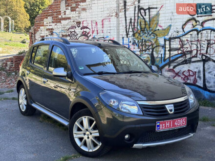 Серый Дачия Sandero StepWay, объемом двигателя 1.6 л и пробегом 173 тыс. км за 6799 $, фото 1 на Automoto.ua