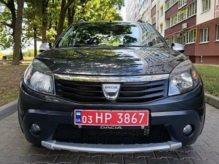 Серый Дачия Sandero StepWay, объемом двигателя 1.6 л и пробегом 144 тыс. км за 7200 $, фото 1 на Automoto.ua