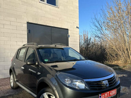 Серый Дачия Sandero StepWay, объемом двигателя 1.6 л и пробегом 180 тыс. км за 6699 $, фото 1 на Automoto.ua