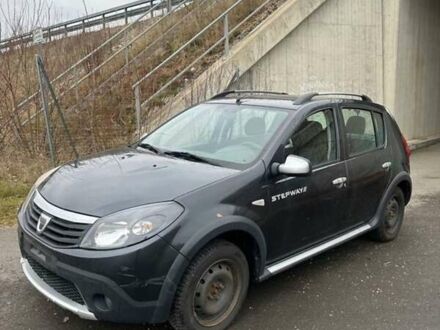 Серый Дачия Sandero StepWay, объемом двигателя 1.6 л и пробегом 230 тыс. км за 5300 $, фото 1 на Automoto.ua