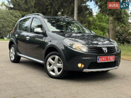 Дачия Sandero StepWay 2011 в Умани на Automoto.ua Серый Дачия Sandero StepWay, объемом двигателя 1.6 л и пробегом 168 тыс. км за 6750 $, фото 1 на Automoto.ua