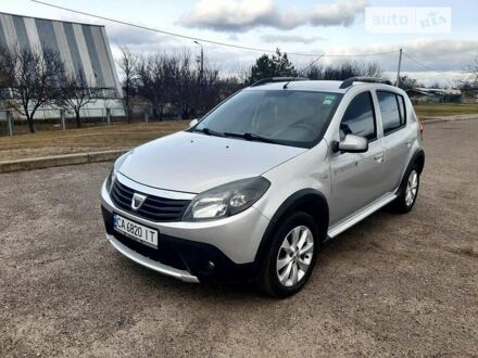 Дачія Sandero StepWay 2011 у Черкасах на Automoto.ua Сірий Дачія Sandero StepWay, об'ємом двигуна 1.6 л та пробігом 156 тис. км за 6999 $, фото 1 на Automoto.ua