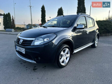 Серый Дачия Sandero StepWay, объемом двигателя 1.6 л и пробегом 190 тыс. км за 6400 $, фото 1 на Automoto.ua