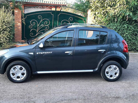 Серый Дачия Sandero StepWay, объемом двигателя 1.6 л и пробегом 164 тыс. км за 7199 $, фото 1 на Automoto.ua