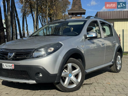 Серый Дачия Sandero StepWay, объемом двигателя 1.6 л и пробегом 94 тыс. км за 6899 $, фото 1 на Automoto.ua