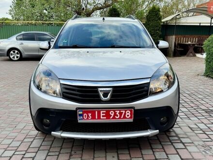 Серый Дачия Sandero StepWay, объемом двигателя 1.6 л и пробегом 107 тыс. км за 7399 $, фото 1 на Automoto.ua