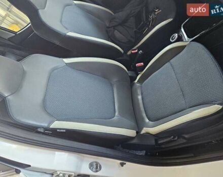 Белый Дачия Spring, объемом двигателя 0 л и пробегом 32 тыс. км за 9800 $, фото 10 на Automoto.ua