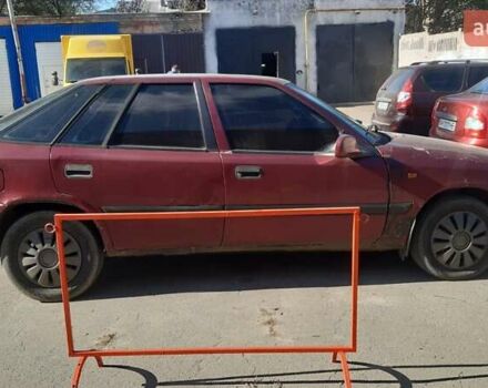 Красный Дэу Эсперо, объемом двигателя 2 л и пробегом 300 тыс. км за 1100 $, фото 1 на Automoto.ua