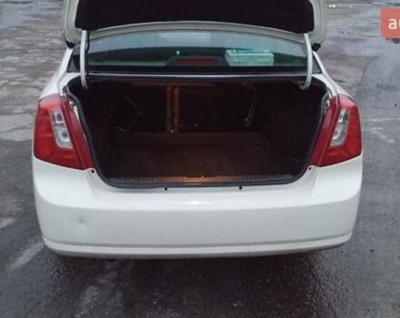 Белый Дэу Джентра, объемом двигателя 1.5 л и пробегом 240 тыс. км за 3555 $, фото 5 на Automoto.ua